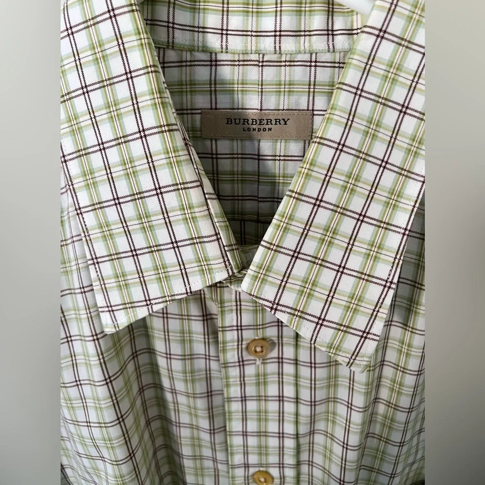 LIKE NEW CONDITION BURBERRY PLAID SHIRT SIZE LARGE - Picture 3 of 9